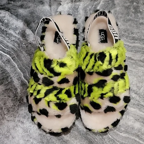 NWT Women's Size 8 UGG Fuzzy Slides - Picture 2 of 7